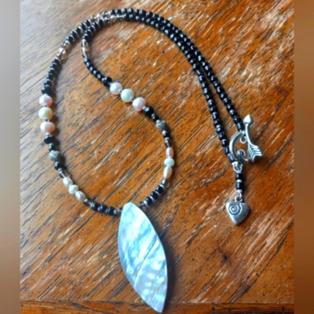 Handmade Pearls And Crystal Beaded Necklace!!!!